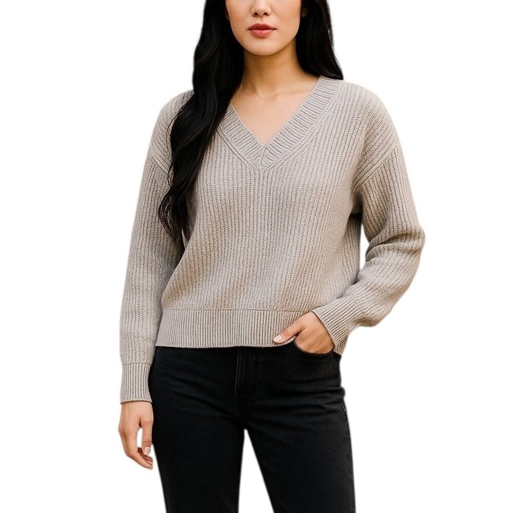 Velvet by Graham & Spencer V Neck Knit Cropped Sweater in Light Gray size S